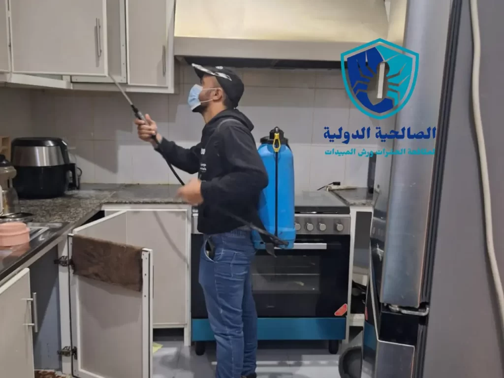 القضاء على عثة الخشب